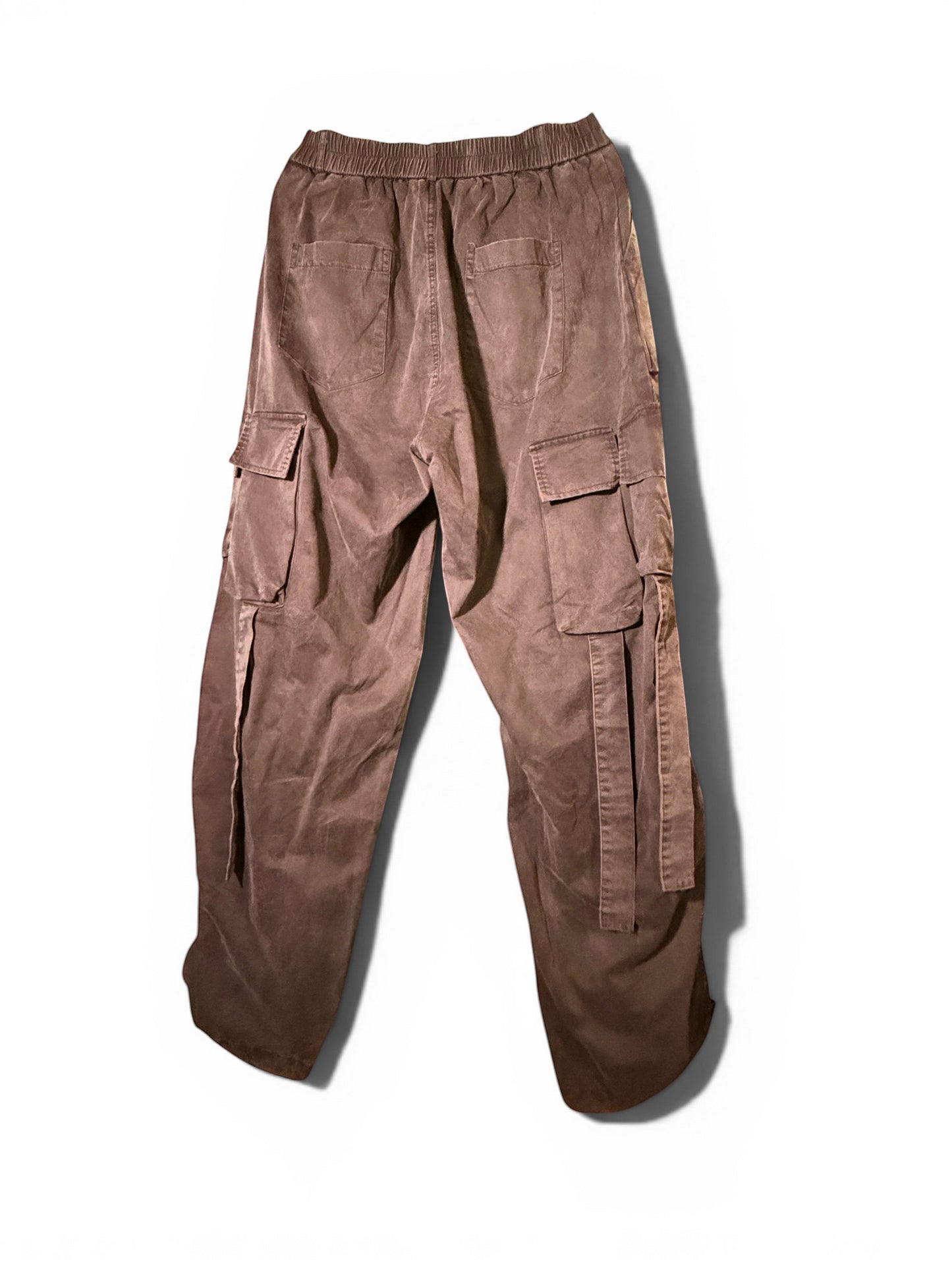 METTLE TWEED Peepal wide-leg cargo pants in washed khaki with oversized flap pockets and dangling straps.